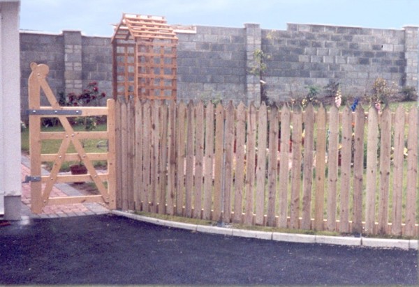 Picket fence as supplied and fitted by Donald Murphy Fencing Services, Waterford, Ireland
